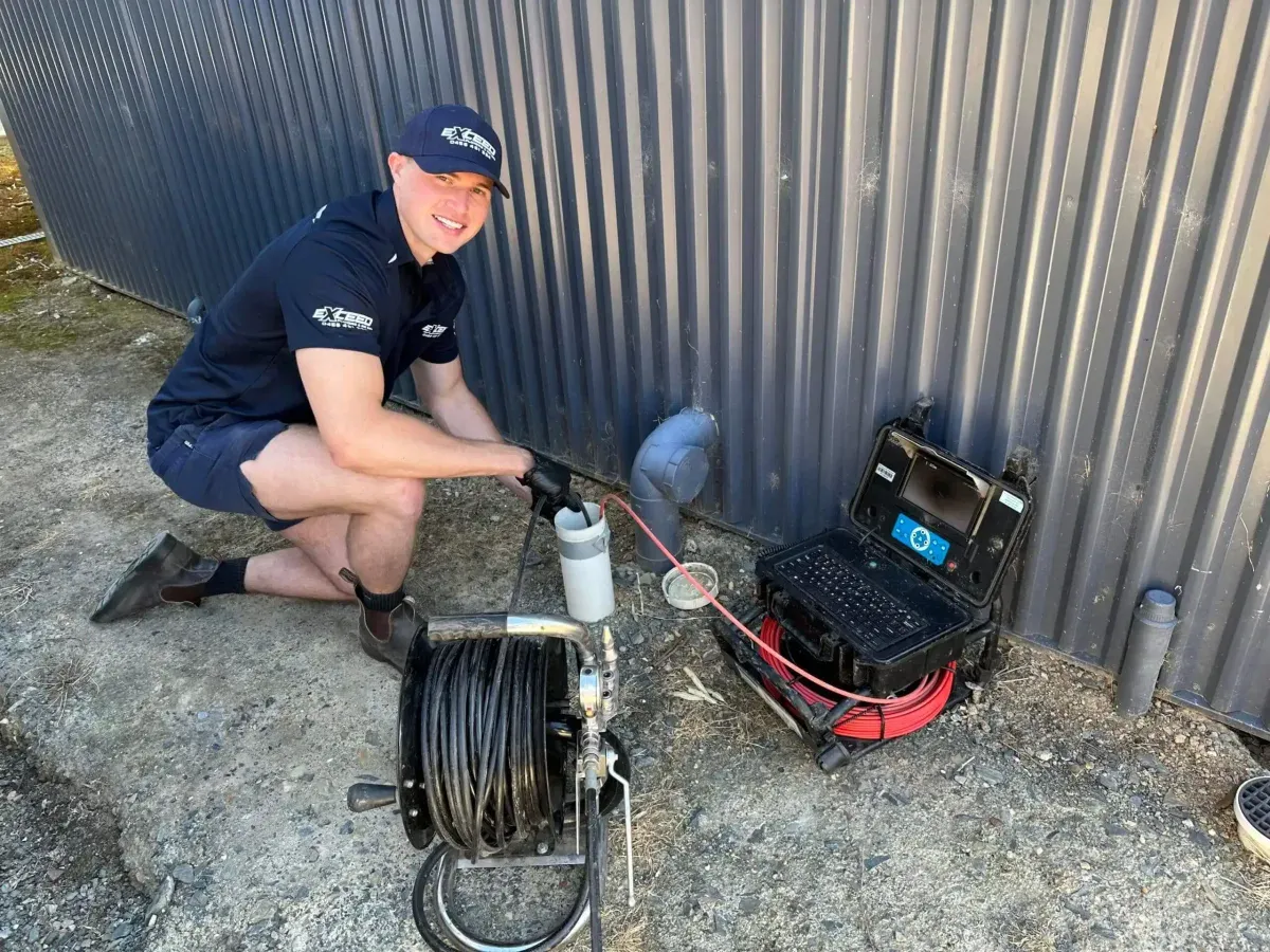 A Elizabeth plumber carrying out the job step by step